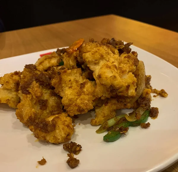 Baharatlı baharatlı un ile kızartılmış kraker.