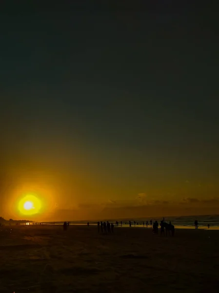 Coucher Soleil Sur Plage Fait Une Belle Silhouette — Photo