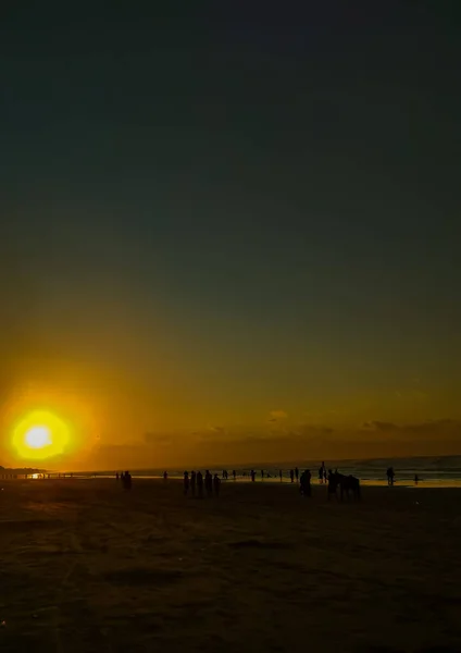 Coucher Soleil Sur Plage Fait Une Belle Silhouette — Photo