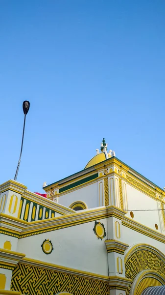 Над Мечетью Выглядит Ясное Небо Мечети Джамик Суменеп Восточная Ява — стоковое фото