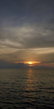 adalarda güzel gün batımı
