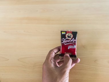 11 Nisan 2019 - Sidoarjo, Doğu Java, Endonezya. Masanın üzerinde 