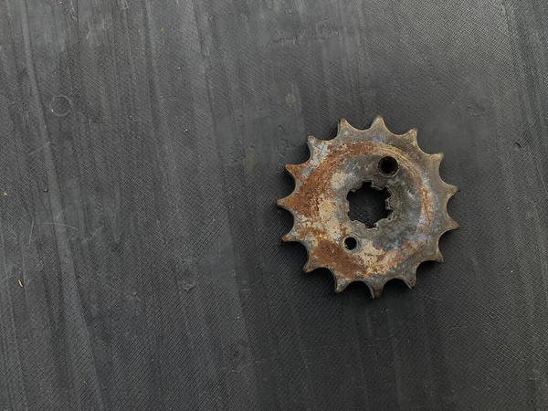 Rusty Gear Left Table — стоковое фото