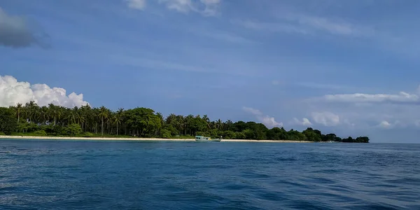 Die Küste Die Normalerweise Von Der Inselgemeinschaft Gili Raja Als — Stockfoto