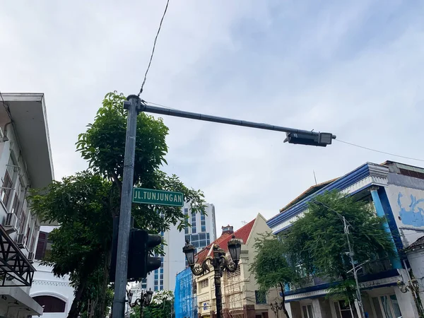 2022 인도네시아 수라바야 운전자들 위치를 수있게 표지판 — 스톡 사진