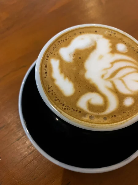 Uma Xícara Cappuccino Com Motivo Cavalo Marinho — Fotografia de Stock