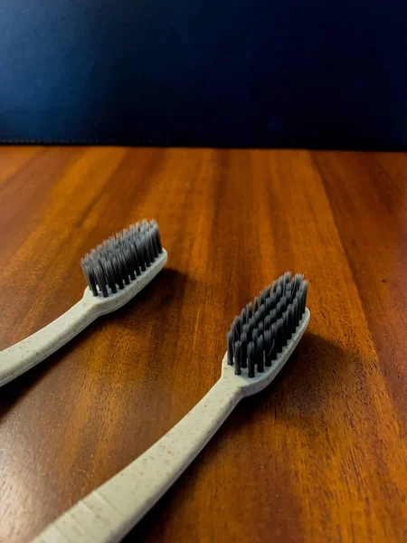 Brosse Dents Grise Sur Une Table Bois — Photo