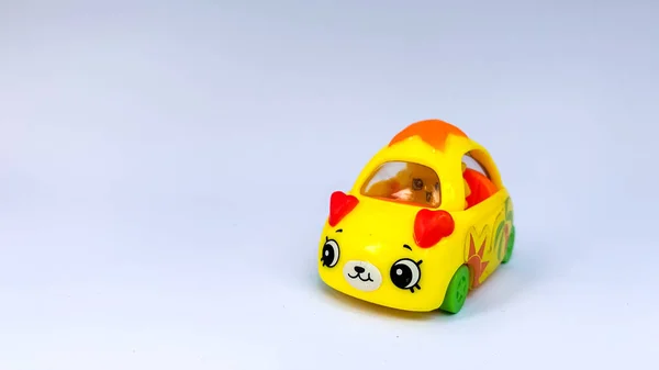 Carro Móvel Brinquedo Infantil Amarelo Que Geralmente Jogado Tarde — Fotografia de Stock