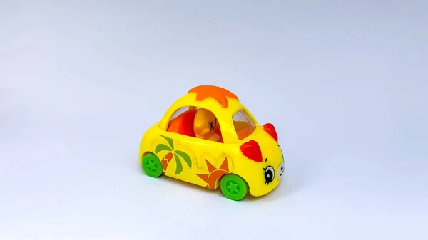 Coche Móvil Juguete Para Niños Amarillo Que Juega Generalmente Tarde —  Fotos de Stock