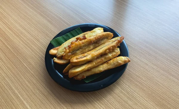 Bananas Fritas Prato Branco Mesa Jantar — Fotografia de Stock