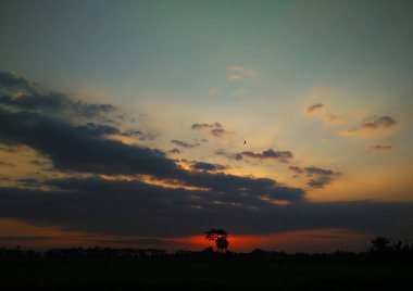 Senja di kampung halaman