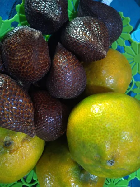 Frutas Maduras Suculentas Frescas Fundo Branco — Fotografia de Stock