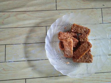 Susamlı kızarmış tavuk göğsü.