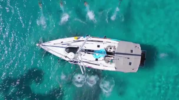 Top view of young friends jumping from sailboat. Yachting. Sail boat party day. Summer luxury boat trip — Stock Video
