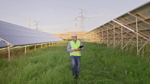 Mature Engineer Working Using Tablet Walking Solar Batteries Construction Renewable — Wideo stockowe