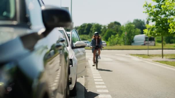 Male Driver Abruptly Opening Car Door Disturbed Woman Cyclist Her — 图库视频影像