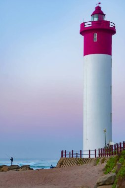 Şafakta deniz fenerinde