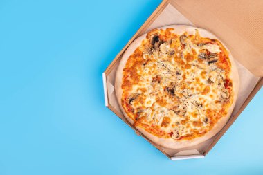 Makyaj, cilt bakımı, ruj, küpeler, oje ve maskara için hazırlanmış. Modelleme. Düzlük güzellik ve kaplıca konsepti