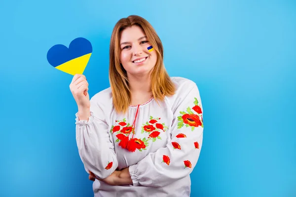 Ein Junges Ukrainisches Mädchen Mit Der Flagge Der Ukraine Gesicht — Stockfoto