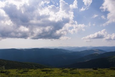 Güzel Karpat Dağları, yol, tepeler, orman, Ukrayna