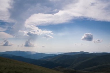 Güzel Karpat Dağları, yol, tepeler, orman, Ukrayna