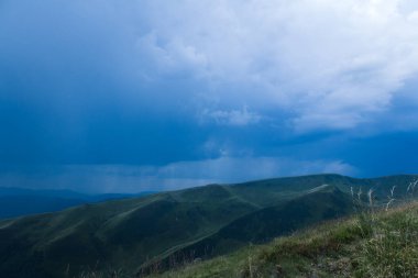 Güzel Karpat Dağları, yol, tepeler, orman, Ukrayna