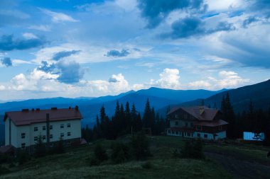 Güzel Karpat Dağları, yol, tepeler, orman, Ukrayna