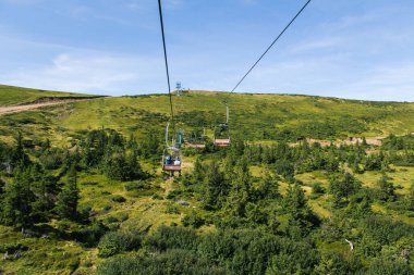 Güzel Karpat Dağları, yol, tepeler, orman, Ukrayna