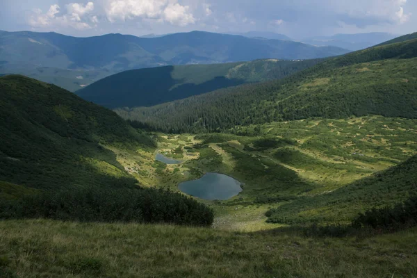 Güzel Karpat Dağları, yol, tepeler, orman, Ukrayna
