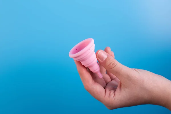 Close View Woman Holding Pink Menstrual Cup Isolated Blue Background — Stock Photo, Image
