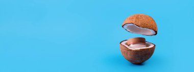 Cam kavanozda hindistan cevizi kreması ve ikiye bölünmüş taze hindistan cevizi ve izole edilmiş mavi arka planda uçmak. Cam bir kapta retinol ile kozmetik nemlendirici. Doğal güzellik organik nemlendirici krem..