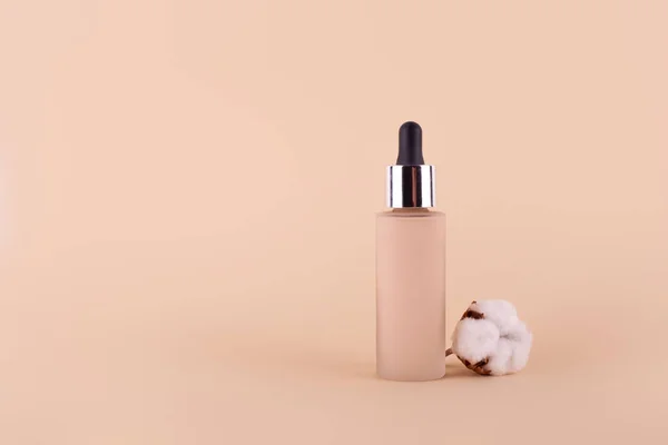 Liquid Foundation Cream Unbranded Bottle White Cotton Facial Correction Liquid — ストック写真