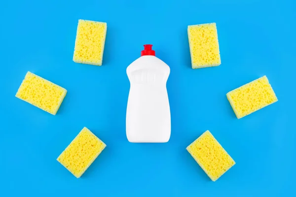 Cleaning Yellow Sponges Detergent Dishes Blue Background Top View Flatlay — Foto de Stock