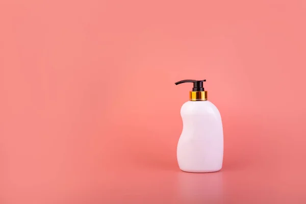 White Dispenser Bottle Cosmetic Packaging Pump Shampoo Shave Foam Body — ストック写真