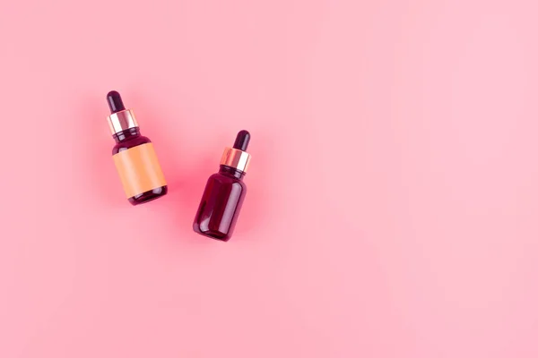 Flatlay Brown Glass Bottles Pipette Pink Background Top View Organic — 스톡 사진