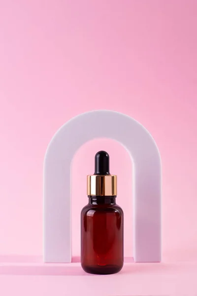 Siero Viso Collagene Bellezza Una Bottiglia Vetro Contagocce Arco Sfondo — Foto Stock