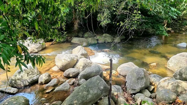 Natuurlijke Stroom Aan Het Einde Van Waterval — Stockfoto