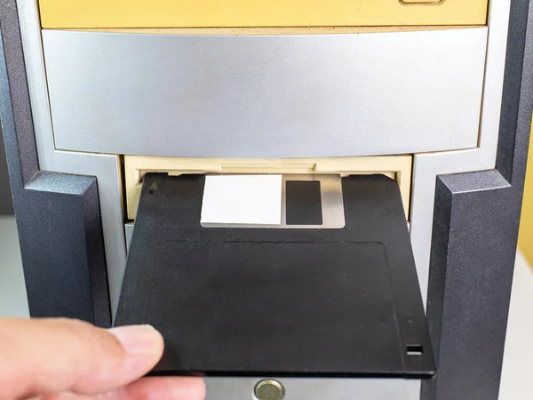 Hold the Floppy A disc and insert the reader. to read and write data It's technology old that have been used for a long time The disc will be less. has a square shape Must press a button to remove