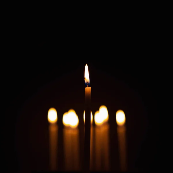 Свічки Були Освітлені Темряві Виконання Деяких Ритуалів Таких Помаранчеве Світло — стокове фото