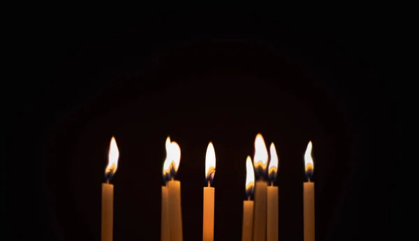 Свічки Були Освітлені Темряві Виконання Деяких Ритуалів Таких Помаранчеве Світло — стокове фото