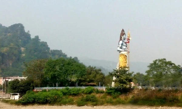 Άγαλμα Του Άρχοντα Σίβα Στις Όχθες Του Ποταμού Γκάντζες Στο — Φωτογραφία Αρχείου