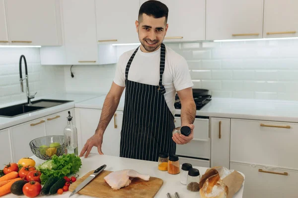 Portrait Handsome Man Kitchen Man Preparing Food Dressed Black Apron — Stock Photo, Image