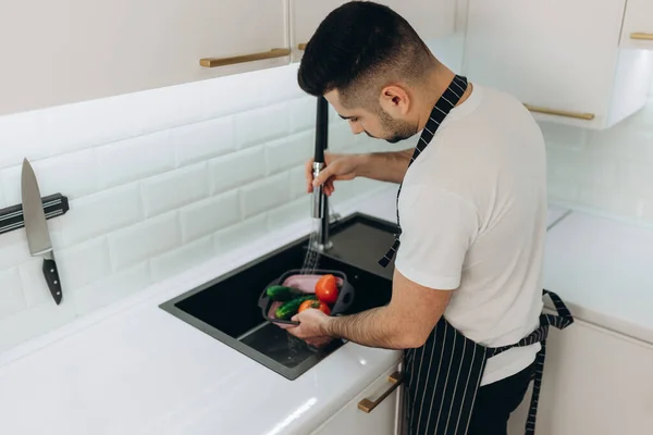 Washing Vegetables Kitchen Cucumbers Tomatoes — Stock Photo, Image