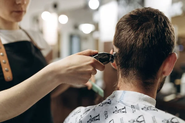 Hairdresser Cuts Young Guy Hair Trimmer Combing Hair His Head — Stock Photo, Image