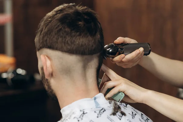 Back View Men Beauty Salon Men Haircut Barbershop Professional Hairdresser — Stock Photo, Image