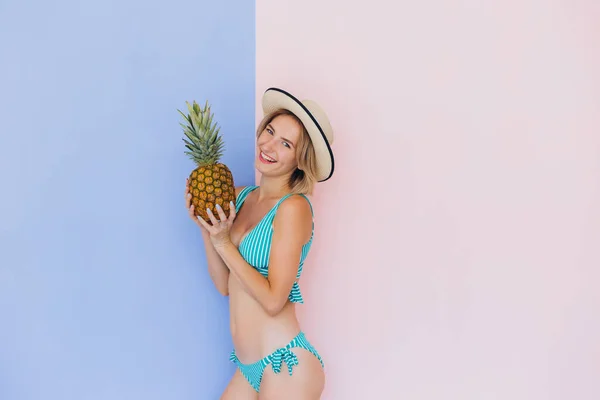Cheerful Young Girl Beach Holding Pineapple Girl Dressed Colored Swimsuit — Stock Photo, Image