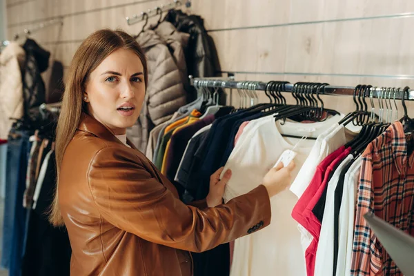 alışveriş kadın şok fiyat üzerinde