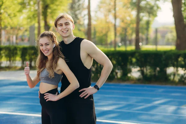 Portrait Young Sportive Couple Sportswear Doing Sports Exercises Outdoors Sport — Fotografia de Stock