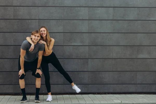 Retrato Casal Desportivo Espaço Para Cópia Lugar Para Texto — Fotografia de Stock