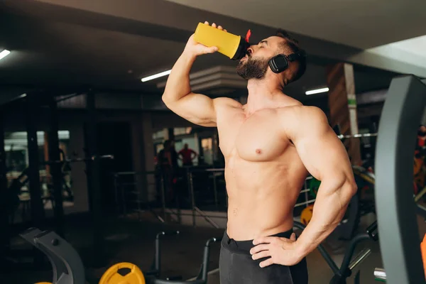Muscular Man Bodybuilder Workout Gym Posing Fit Muscle Guy Workout — Stock fotografie